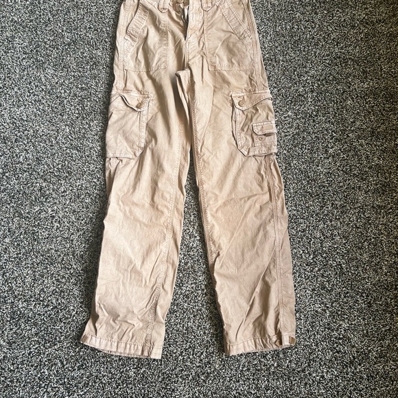 American Eagle Outfitters Tan Cargo Pants. Relaxed Fit - Picture 1 of 9